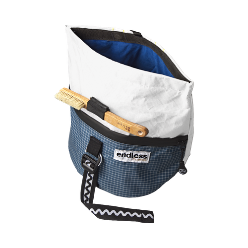 Magnetic Brush Bucket in Blue Cloud, open