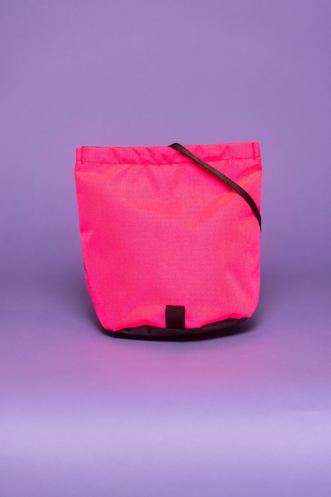 Magnetic Brush Bucket w/ Cool Stretch Liner