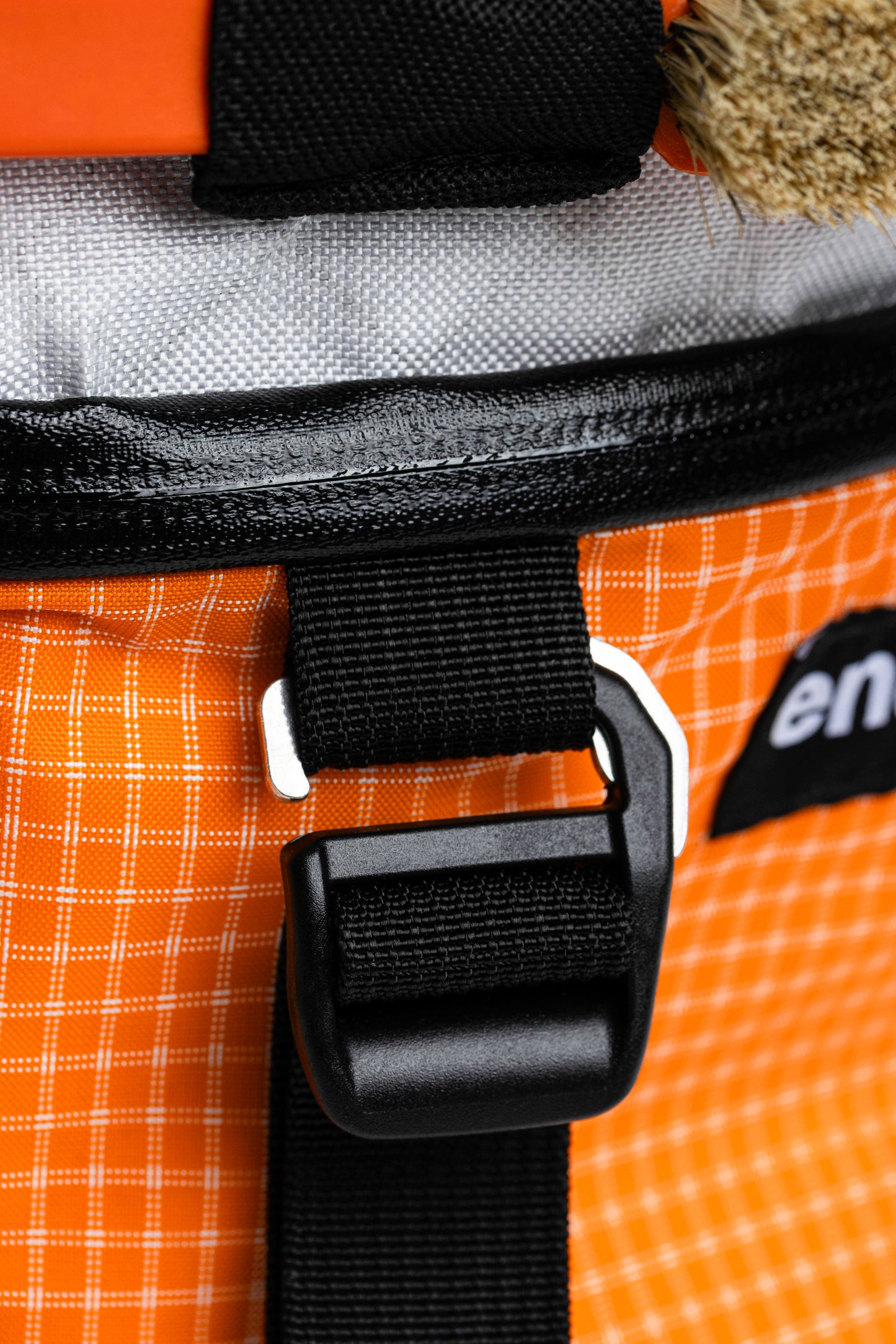 Magnetic Brush Bucket