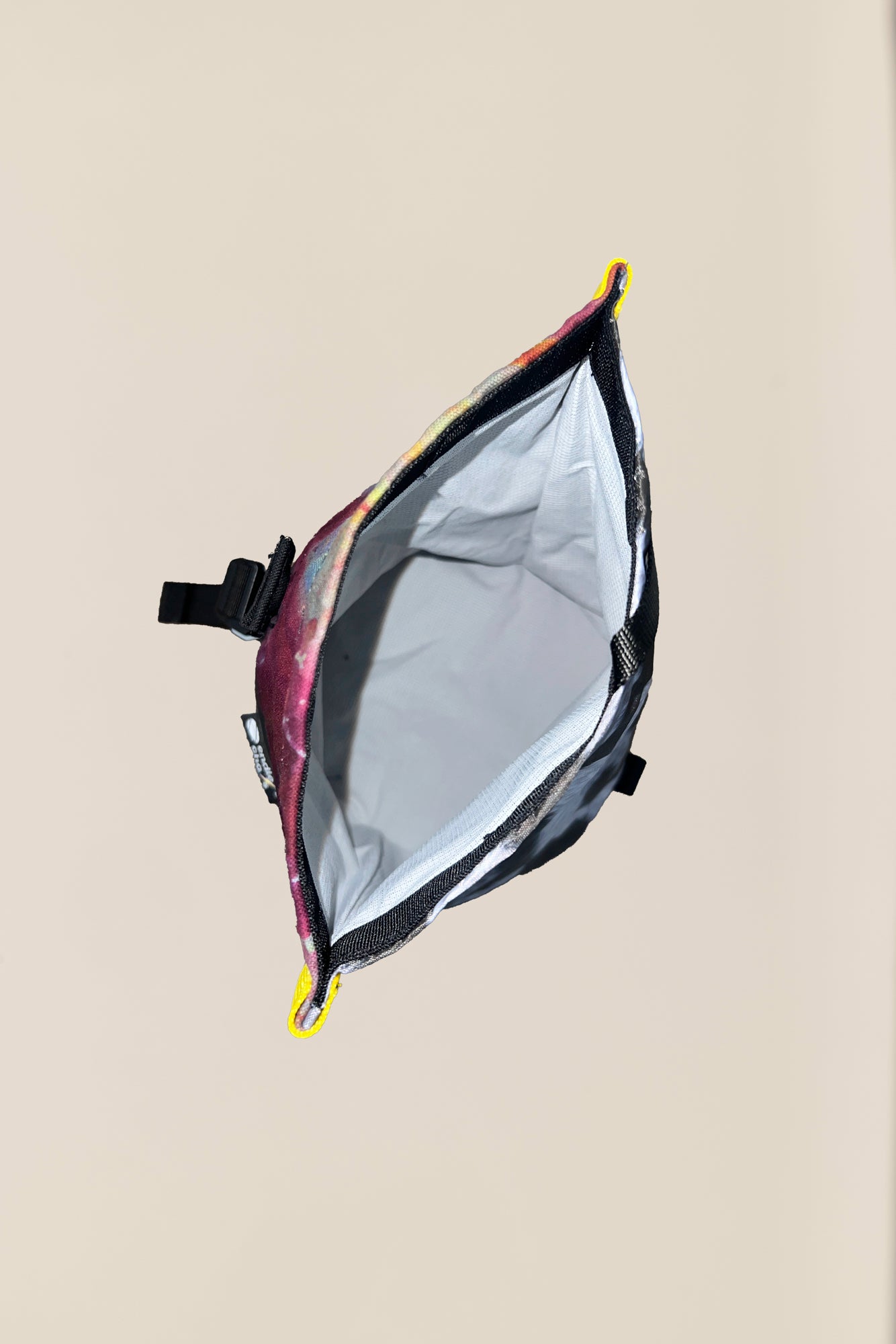 Magnetic Brush Bucket w/ Cool Stretch Liner